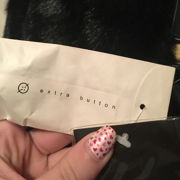 Black Fur “Terry Lewis” Vest - Picture 4 of 6